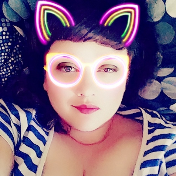 Meet your Posher, Becky - Picture 2 of 2